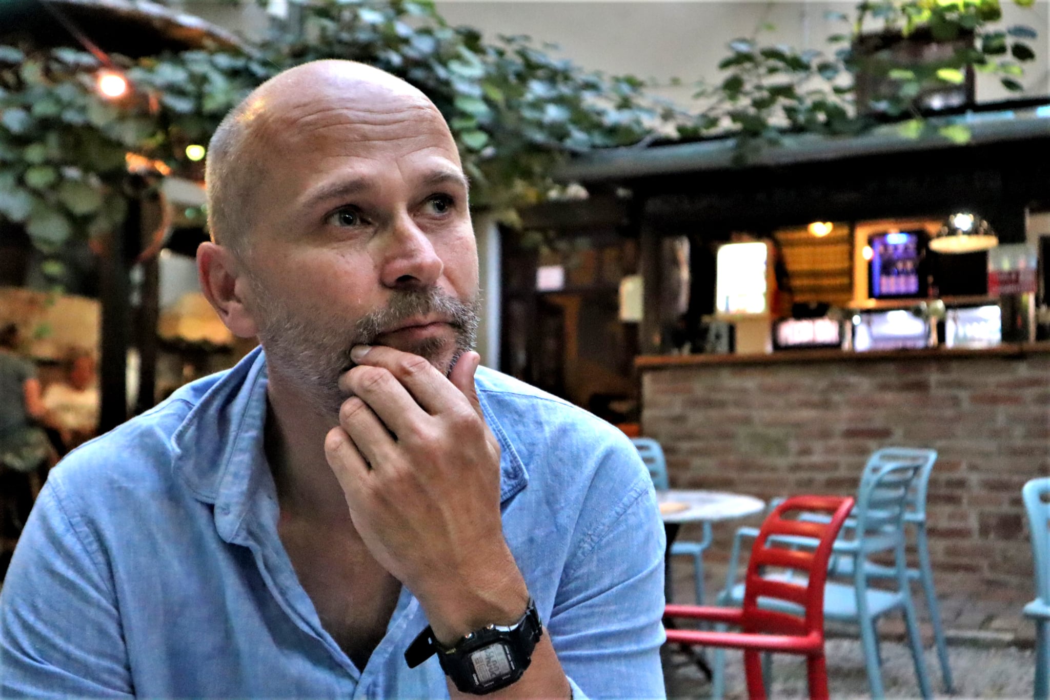 Kávéházi beszélgetések: Oldalvonalon – Foci és társadalom a magyar prózában